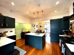 Beautiful Georgian Apartment | Near Falmouth Town Centre | Walk to Shops, Pubs & Restaurants